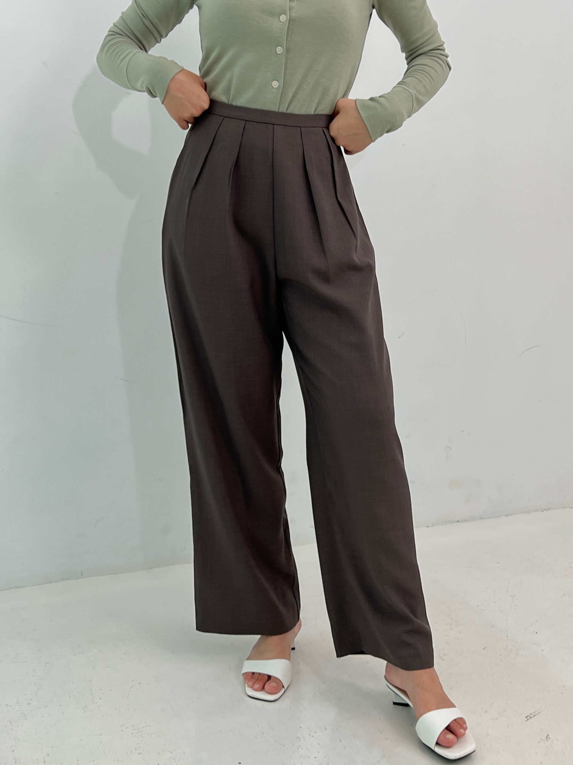 Side Button Tapered Pants in Granite Brown – Bumi Studio